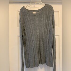 Cable-knit long sleeve sweater size medium